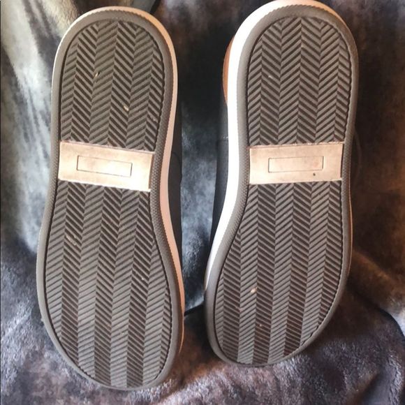 Boys size 5 shoe - Picture 3 of 3